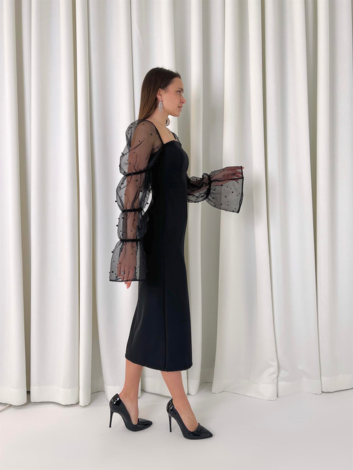 Kare Yaka Omzu Lastikli Uzun Tül Kol Pattern Kadın Siyah Midi Elbise 23K000443