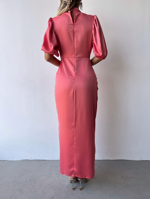 Kısa Kol Saten Önden Yırtmaçlı Drape Gage Kadın Somon Elbise 22K000431