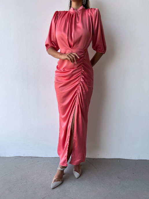 Kısa Kol Saten Önden Yırtmaçlı Drape Gage Kadın Somon Elbise 22K000431