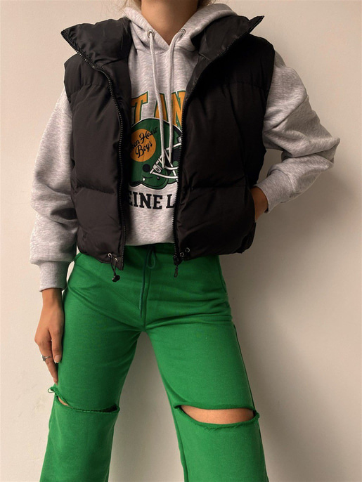 Kısa Şişme Dik Yaka Kadın Siyah Yelek 22K000037