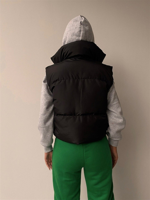 Kısa Şişme Dik Yaka Kadın Siyah Yelek 22K000037