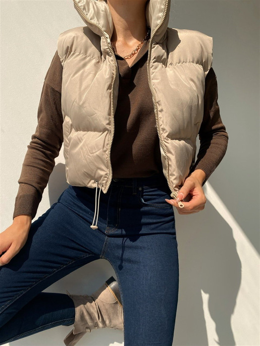 Kısa Şişme Dik Yaka Kadın Taş Renk Yelek 22K000037