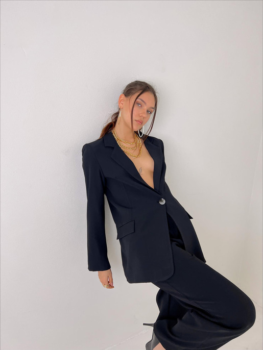 Kruvaze Yaka Tek Düğme Kapamalı Kaela Kadın Siyah Arkası Yırtmaçlı Blazer Ceket 23Y000021