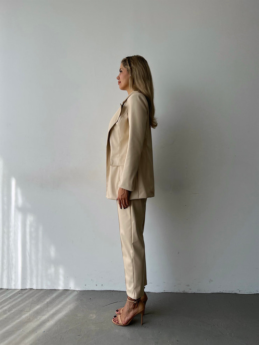 Kuplu Bluz Blazer Ceket Ve Pantolon Eline Kadın Bej Vegan Deri Üçlü Takım 23K000171
