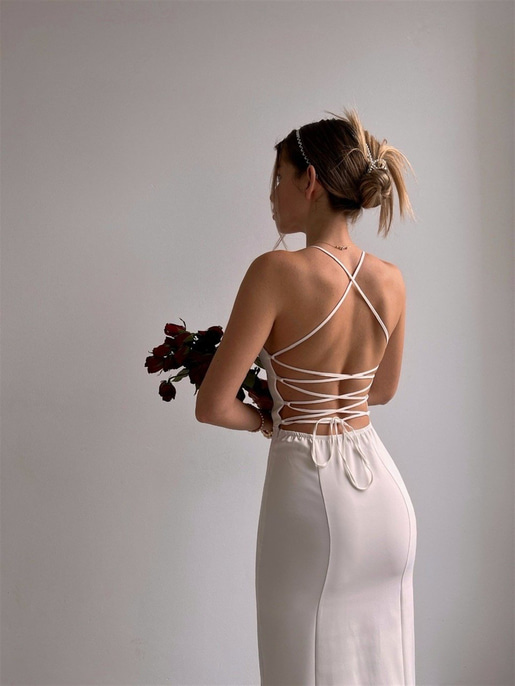 Midi Sırtı Çapraz İp Dekolte Yırtmaçlı Giovany Kadın Beyaz Elbise 22K000539