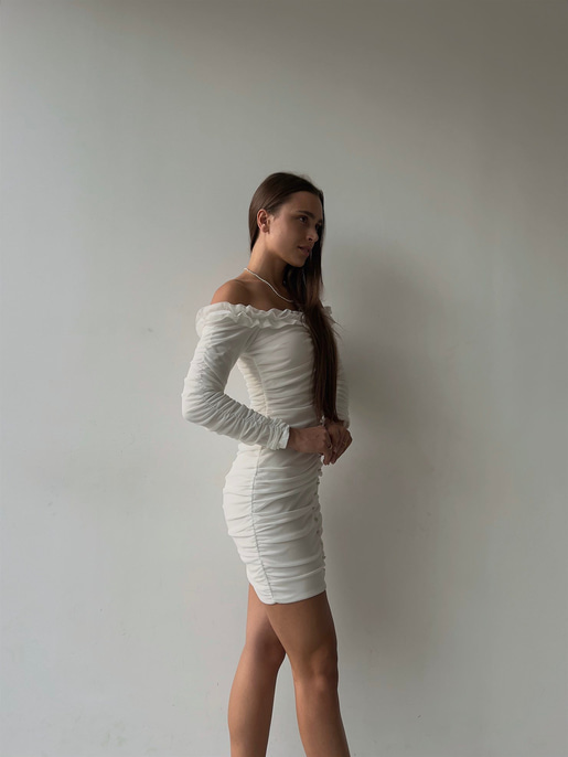 Omuz Fırfırlı Önden Düğme Detaylı Drapeli Uzun Kol Zanobi Kadın Beyaz Mini Elbise 23K000110