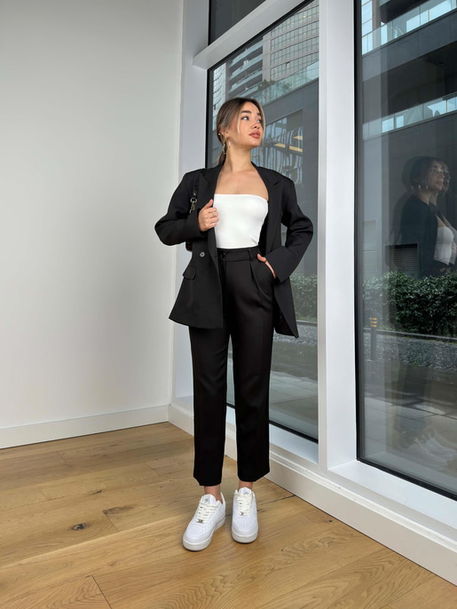 Omuz Vatkalı Düğme Kapamalı Blazer Ceket Yüksek Bel Dar Paça Pantolon Leone Siyah Kadın Takım 25K435