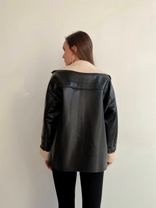 Ön Düğme Kapamalı Yanları Cepli Sage Kadın Siyah Deri Mont 23K000400