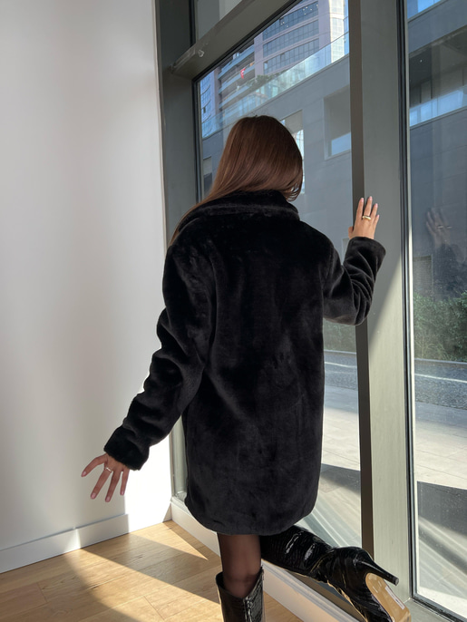 Önü Çıtçıt Kapamalı Yanları Cepli Audrey Kadın Siyah Peluş Mont 22K000252