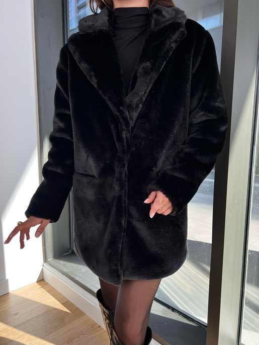 Önü Çıtçıt Kapamalı Yanları Cepli Audrey Kadın Siyah Peluş Mont 22K000252