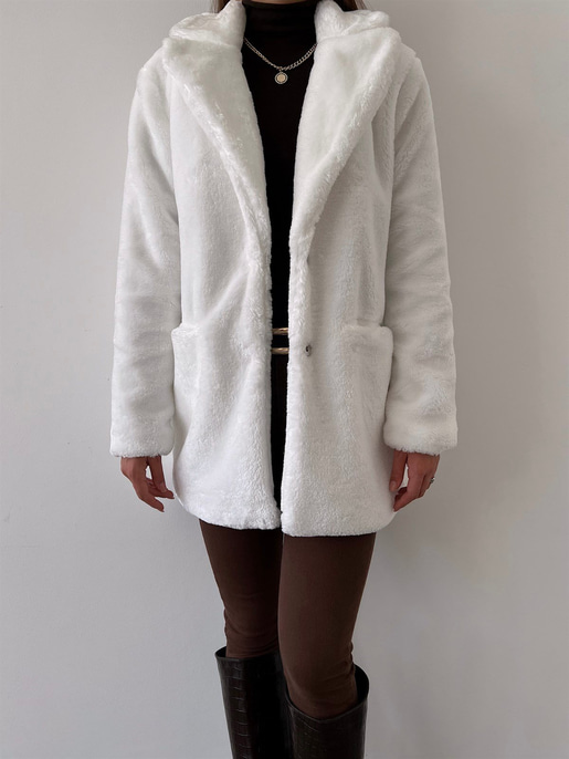 Önü Çıtçıt Kapamalı Yanları Cepli Audrey Kadın Beyaz Peluş Mont 22K0002520