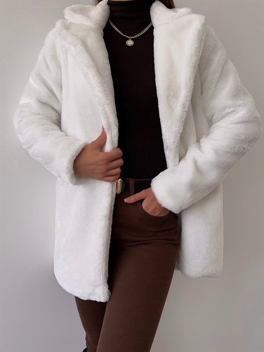 Önü Çıtçıt Kapamalı Yanları Cepli Audrey Kadın Beyaz Peluş Mont 22K0002520