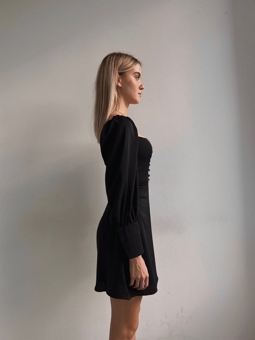 Önü Düğme Detaylı Kare Yaka Balon Kol Liberato Kadın Siyah Mini Elbise 23K000101