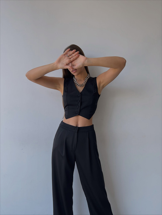 Önü Düğme Kapamalı Yelek Önden Düğmeli Yanları Cepli Bol Paça Adilson Kadın Siyah Alt-Üst takım 23K000119