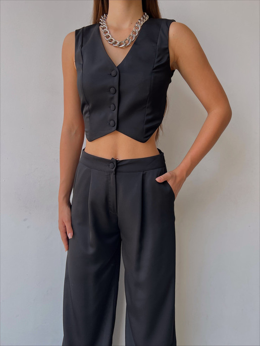 Önü Düğme Kapamalı Yelek Önden Düğmeli Yanları Cepli Bol Paça Adilson Kadın Siyah Alt-Üst takım 23K000119