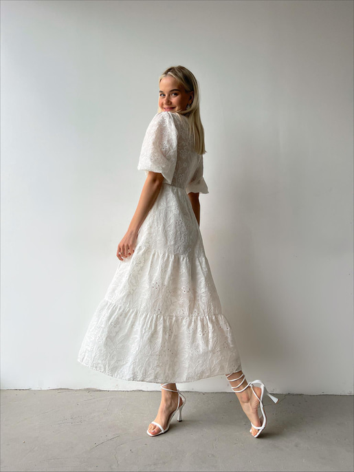 Önü Düğmeli Lastikli Yarım Kol Brode Kadın Beyaz Güpürlü elbise 23Y000208