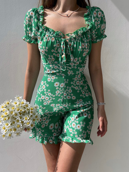 Papatya Desenli Sırt Dekolte Fırfırlı Derick Kadın Yeşil Şort Tulum 22Y000219