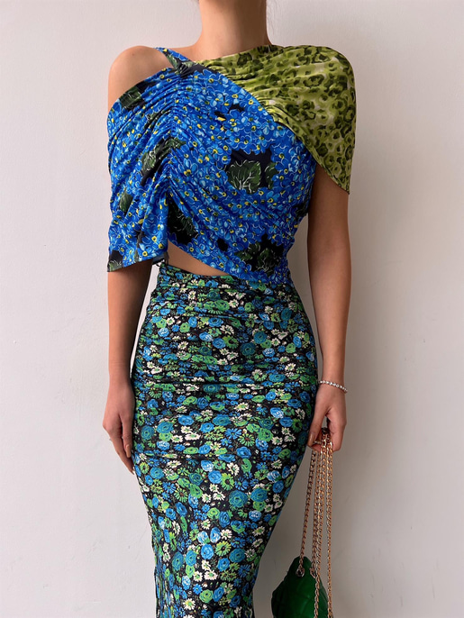 Parçalı Bel Omuz Dekolteli Yandan Yırtmaçlı Casandra Kadın Renkli Elbise 22Y000028