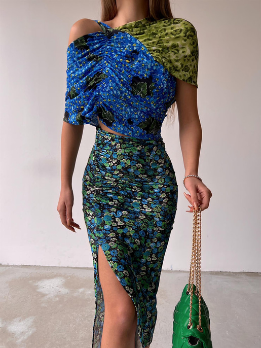 Parçalı Bel Omuz Dekolteli Yandan Yırtmaçlı Casandra Kadın Renkli Elbise 22Y000028