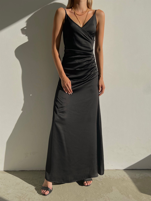 Saten Kruvaze Yaka Drapeli Jocelyn Kadın Siyah Uzun Elbise 22Y000084