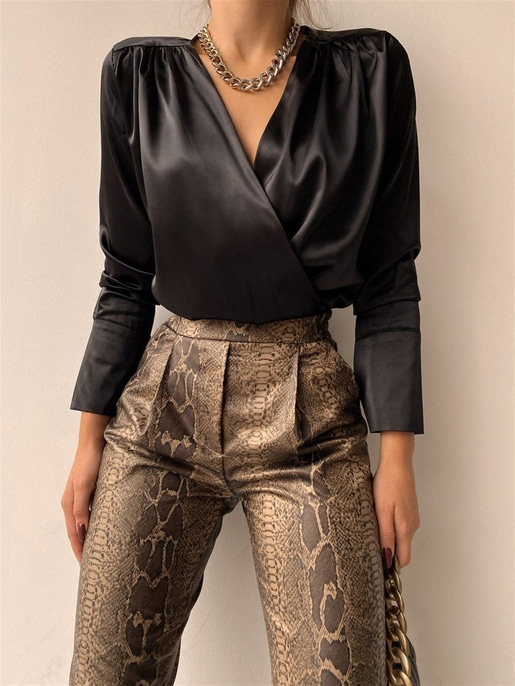 Saten Kruvaze Yaka Leonita Kadın Siyah Bodysuit 22K000231