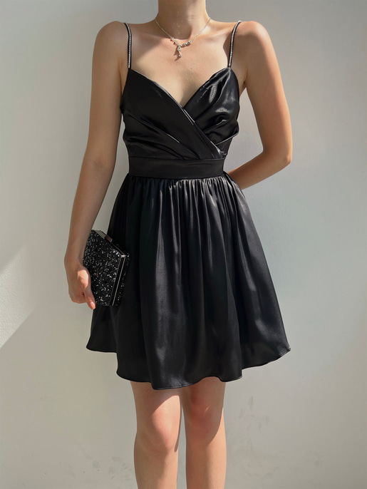 Saten Kuvaze Yaka Plileli Vesper Kadın Siyah Mini Elbise 22Y000322