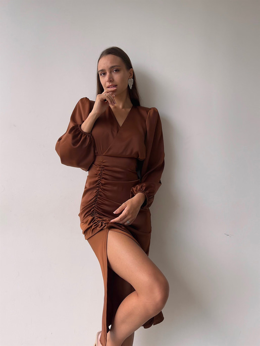 Saten Midi Önden Büzgülü Ve Yırtmaçlı Christina Kadın Kahve Elbise 22K000547