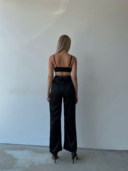 Saten Sırt Ve Bel Dekolte Halka Detaylı Lawren Kadın Siyah Tulum 22Y000454