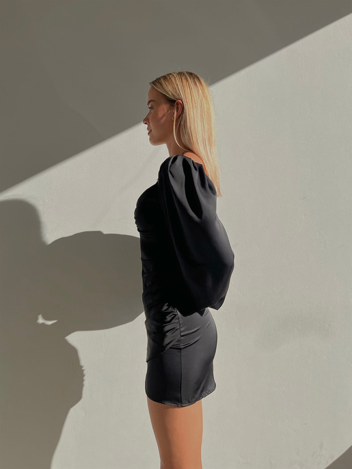 Saten Uzun Balon Kol Drapeli Etek Kısmı Kruvaze Valente Kadın Siyah Elbise 22Y000494