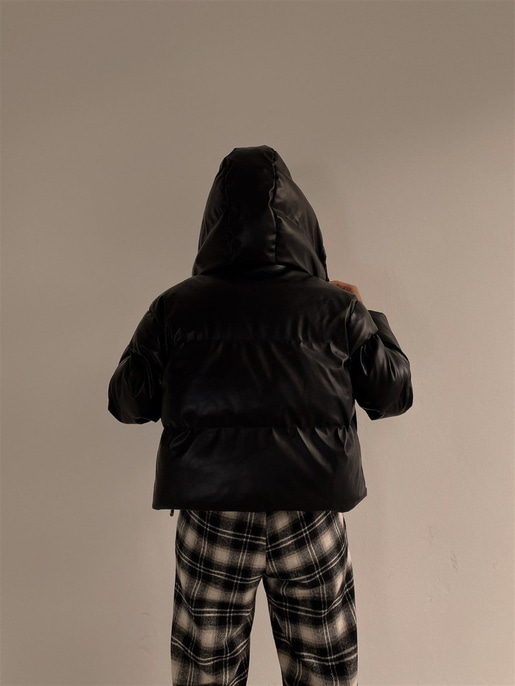 Şişme Suni Deri Kadın Siyah Crop Mont 22K000324