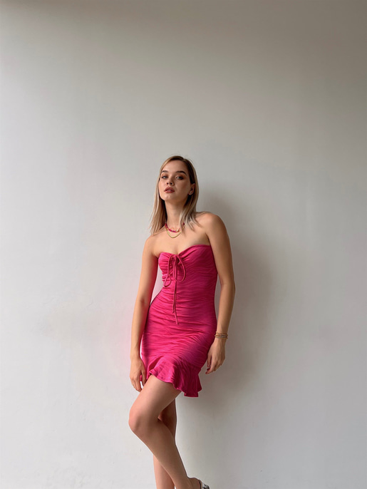 Straplez Göğüsü Bağcıklı Volanlı Streç Model Titanius Kadın Fuşya Elbise 22Y000389