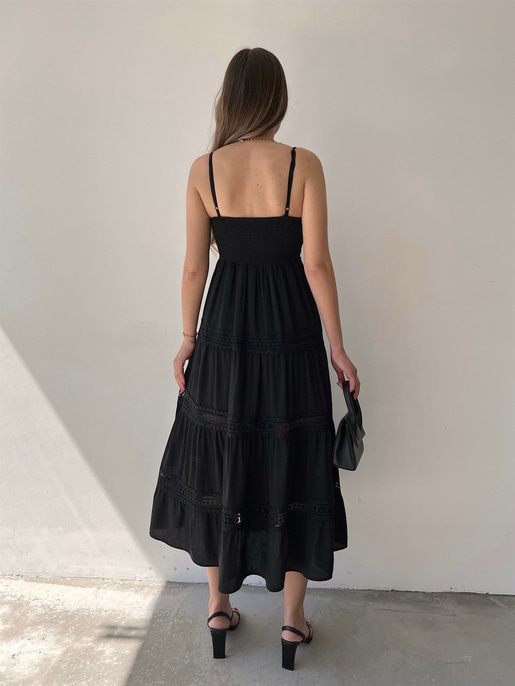 Uzun İnce Askılı Dantel Biye Detay Volanlı Elias Kadın Siyah Elbise 22Y000272