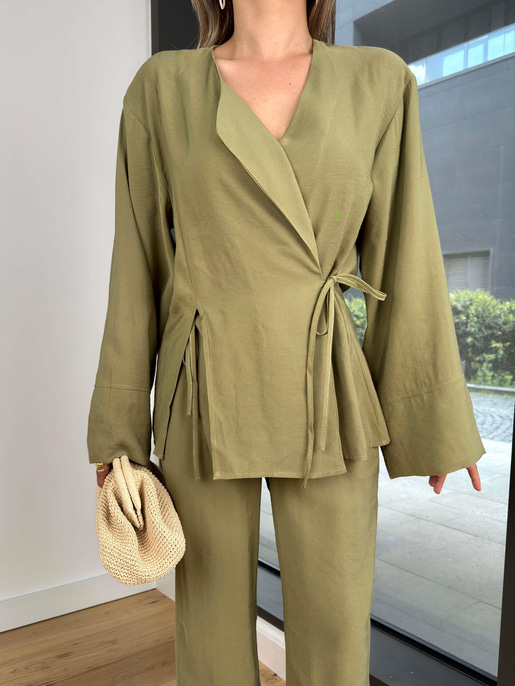 Uzun Kol Kruvaze Bağlamalı Bluz Yüksek Bel Bol Paça Pantolon Sıstin Yeşil Kadın Takım 25Y275