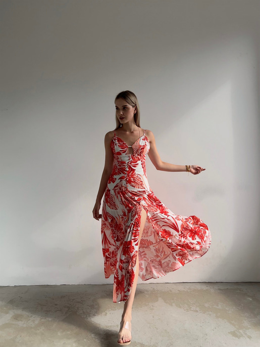 Uzun Yaprak Desenli Göğüs Pencereli Volanlı Pelike Kadın Kırmızı Elbise 22Y000391