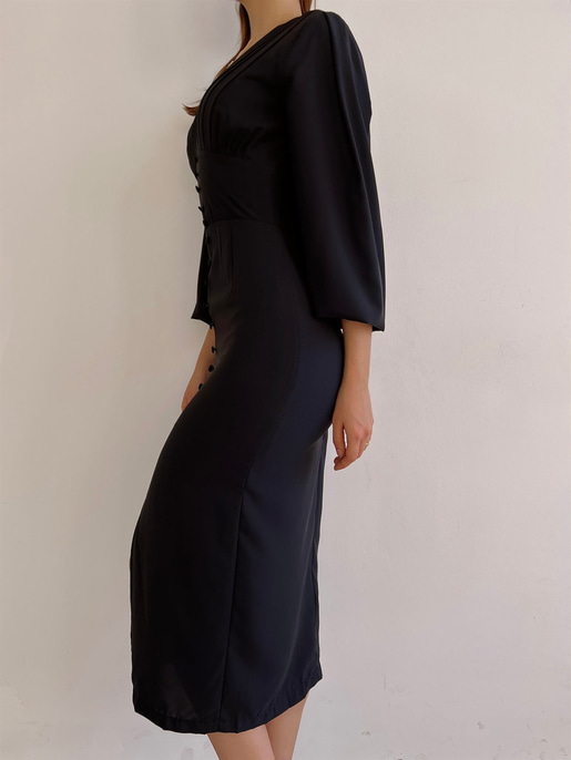 V Yaka Önden Yırtmaçlı Uzun Kol Berry Kadın Siyah Elbise 23K000361