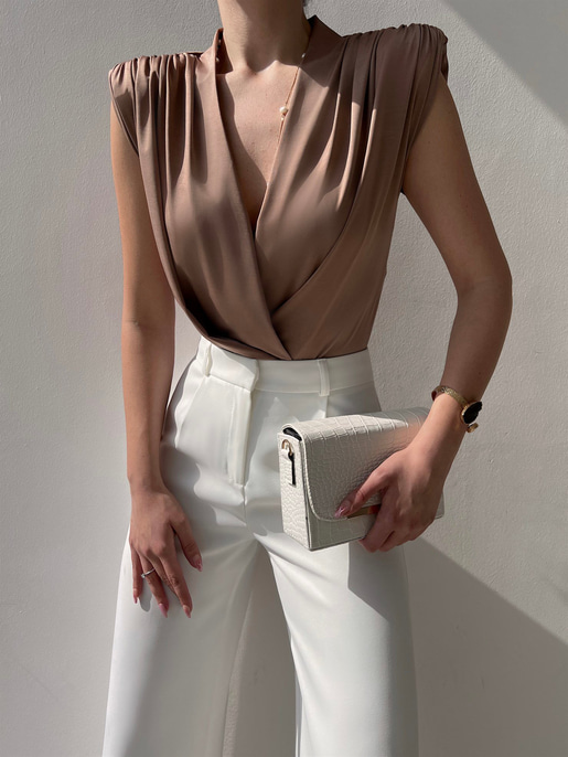 Vatkalı Kolsuz Kruvaze Garrison Kadın Vizon Bodysuit 22Y000066