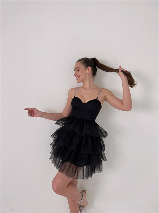 Zincir Askılı Eteği Tül Fırfır Detaylı Taryn Kadın Siyah Mini Elbise 23Y000028