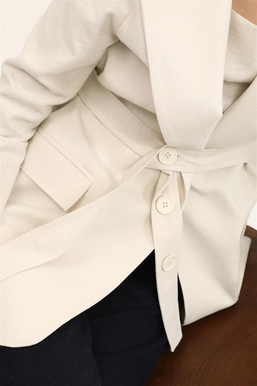 Kemeri Düğmeli Blazer