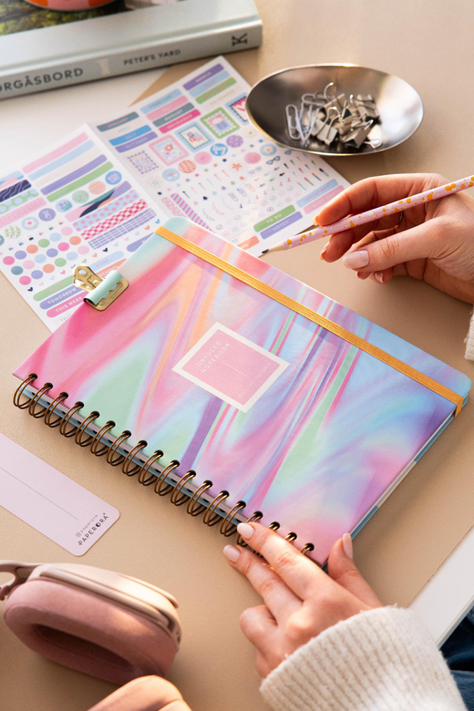 17x24 Spiralli Lastikli Sert Kapak Düz-Çizgisiz Not Defteri Soyut