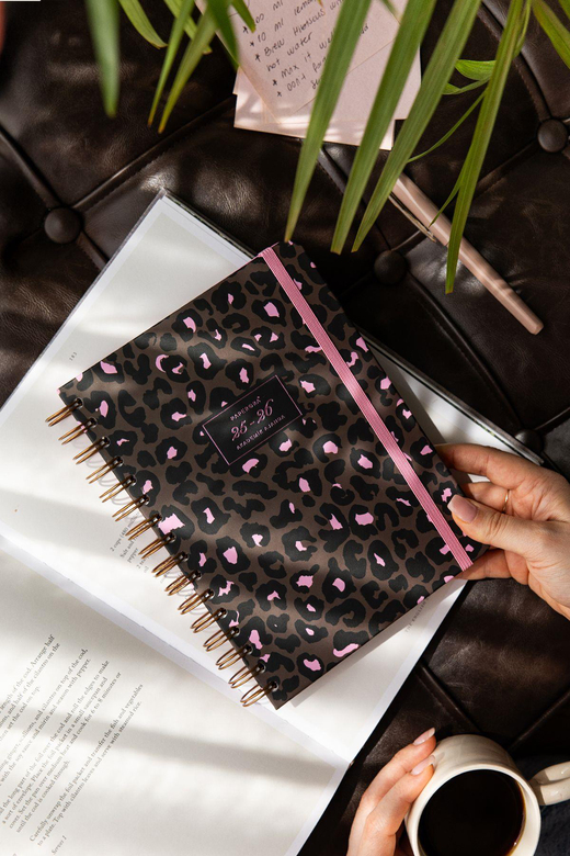 2025-2026 A5 Spiralli Renkli Akademik Ajanda 16 Aylık Motivasyon Sayfalı - Leopar