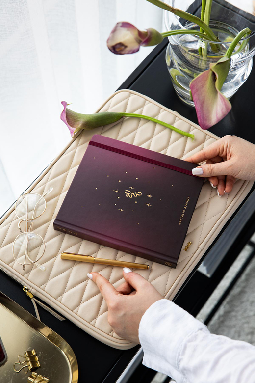 2026 Dikey Haftalık Ajanda 12 Aylık Sert Kapak 18 x 20 cm - Bordo