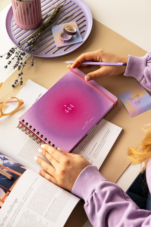 2026 Dikey Haftalık Ajanda – Yatay A5 Formda Spiralli Sert Kapak Haftalık Ajanda 21x15 cm Aura