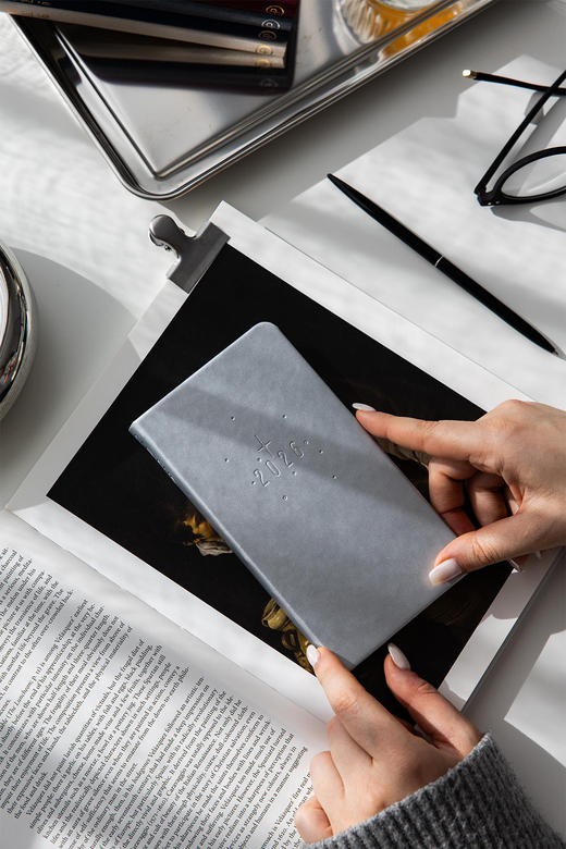 2026 Haftalık Keten Cep Ajandası 12 Aylık - Metalik Gümüş