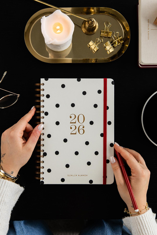 2026 Spiralli Günlük Ajanda 12 Aylık – 17x24 cm Puantiye