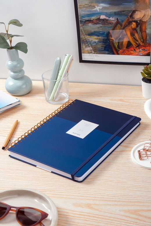 20x28 Spiralli Sert Kapak Lastikli Kareli Not Defteri Lacivert