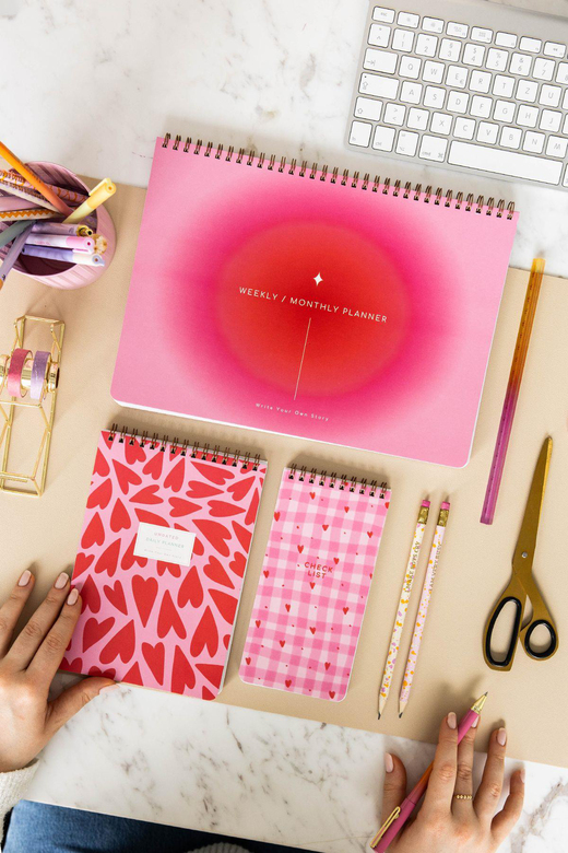 A4 Haftalık Ve Günlük 3’lü Masaüstü Süresiz Planlayıcı Set – Aura/Kalp