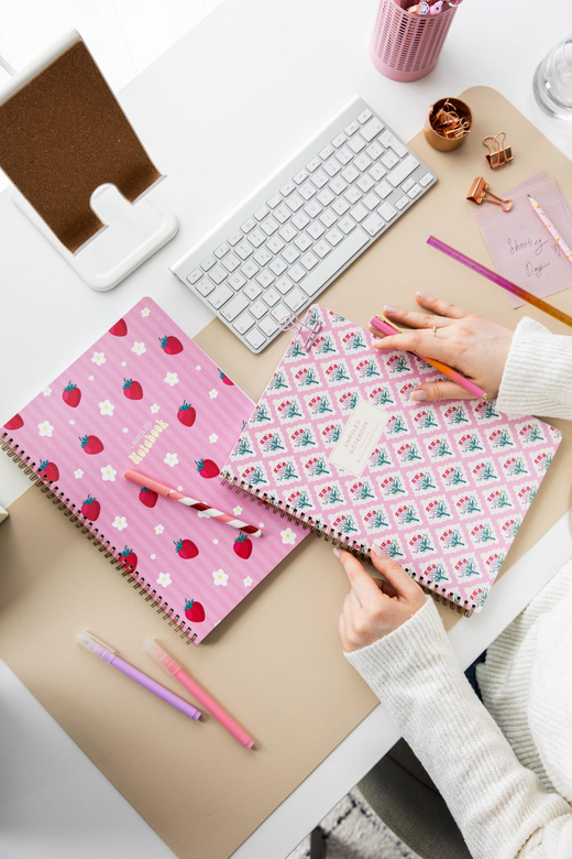 A4 Spiralli Karton Kapak 2’li Set Düz Çizgisiz Okul Defteri 80 yaprak, Ders Programlı Çilek