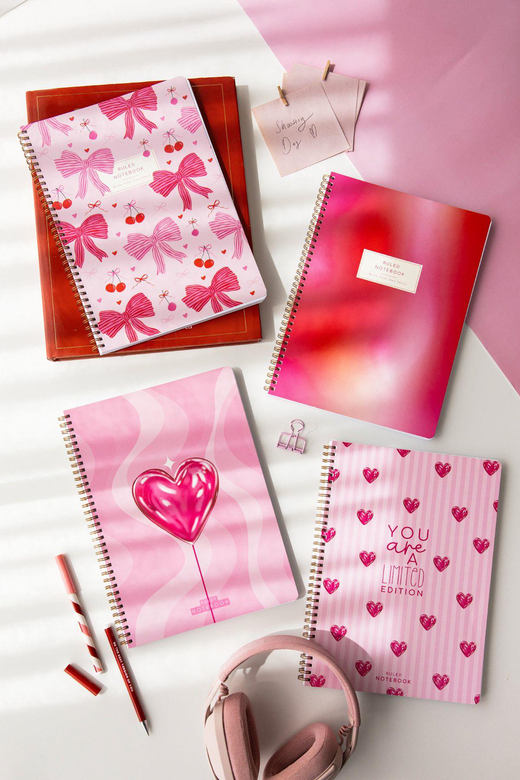 A4 Spiralli Karton Kapak 4’lü Set Çizgili Okul Defteri 80 yaprak, Ders Programlı Kırmızı Kalp