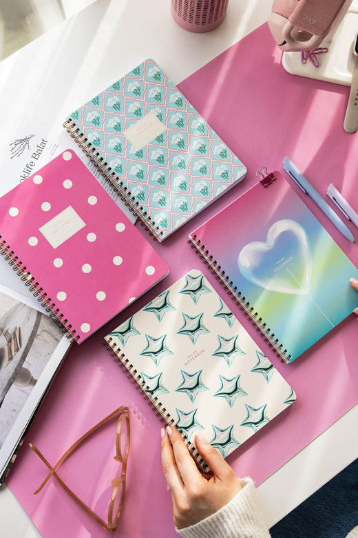 A5 Spiralli Karton Kapak 4'lü Set Çizgili Okul Defteri 80 yaprak - Ders Programlı Mavi Pembe Yıldız