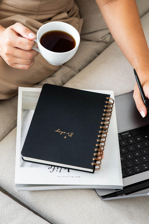 A5 Spiralli Sert Kapak Keten Kareli Tarihsiz Not Defteri Siyah